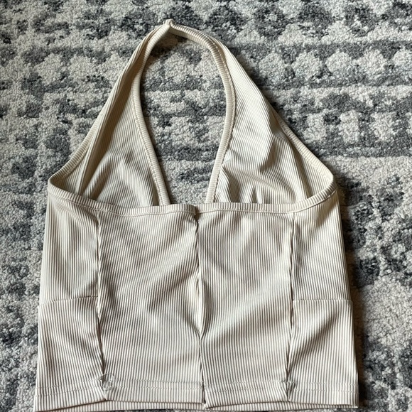 Cute halter top - Picture 2 of 2